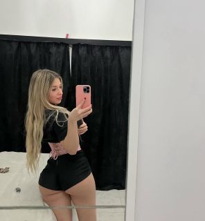 Sakso da iddialı Bayan Alina