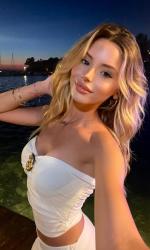 İki genç arkadaş Belinay