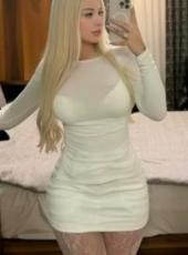 İzmir’den yeni gelen bayan Kumsal